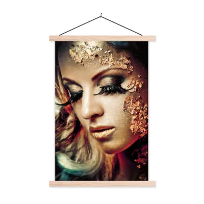 Produktbild von MuchoWow® Textilposter Blattgold - Frau - Gold 40x60 cm mit holzfarbenen Rahmen - Poster
