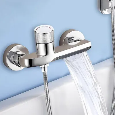 Zdjęcie produktu dla Termostatyczna armatura prysznicowa Unyqoos® wykonana z solidnego mosiądzu, z chromowanym wykończeniem – z wylewką typu "wodospad", z bezpiecznym systemem regulacji temperatury, z przełącznikiem między prysznicem a słuchawką ręczną, łatwa w montażu