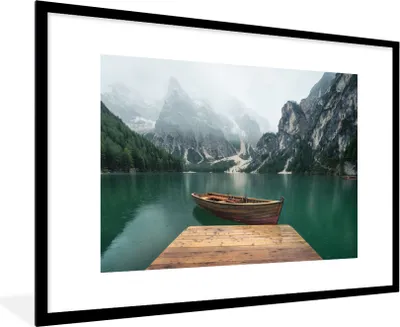 Produktbild von MuchoWow® Gerahmtes Poster Nebel - Schnee - Berg - Boot 90x60 cm - Poster mit Schwarzem Bilderrahmen Wandposter Rahmen Foto Bilder - Wanddekoration - Fotos