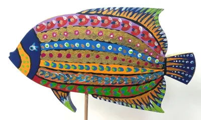Produktbild von Fisch aus Holz handbemalt Wohnunhgsdeko Gartenstecker. 32 cm. Bunt