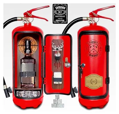 Produktbild von Minibar im Feuerlöscher-Design mit 7-teiligem Zubehörset inkl. 3 Schnapsgläsern, Whiskysteinen, Schnapsausgießer, Feuerzeug und Korkuntersetzer