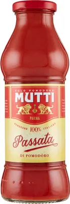 A bottle of Mutti Passata al pomodoro.