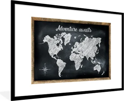 Produktbild von MuchoWow® MuchoWow® Gerahmtes Poster Weltkarte - Kreidetafel - Weiß 90x60 cm - Poster mit zchwarzem Bilderrahmen - Wanddekoration - Fotos