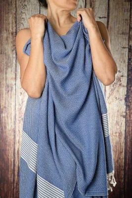 Produktbild von Unyqoos® Happy Towels Hamamtuch Dunkelblau XL 210 x 100 cm, 100% GOTS Baumwolle, 450 g, schnell trocknend, Strand- & Badetuch