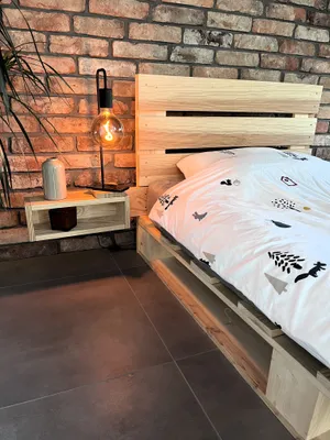 Produktbild von Lermowood Hängender Nachttisch STN 1 Geflammt aus Massivholz, Perfekt für Betten M1/M2, Stabil & Modern