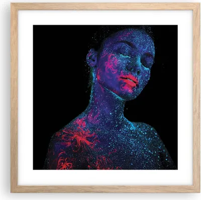 Produktbild von Gerahmtes Poster - Rahmen in heller Eiche - Frau Ultraviolett Glitzer - 40x40 cm - Wand Bild - Wanddeko - Wandbilder - Kunstposter - Wandposter - Bilderrahmen - Bilder - Kunstdruck - P2NAC40x40-4527