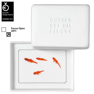 Produktbild von Räder Breakfast Butterdose mit Motiv "Butter bei die Fische"- Hochwertige Porzellan-Butterbox mit humorvollem Spruch, 13,5 x 10,5 cm, weiß