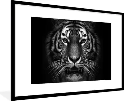 Produktbild von MuchoWow® Gerahmtes Poster Tiger - Tiere - Schwarz - Weiß - Porträt - Wild 90x60 cm - Poster mit Schwarzem Bilderrahmen Wandposter Rahmen Foto Bilder - Wanddekoration - Fotos