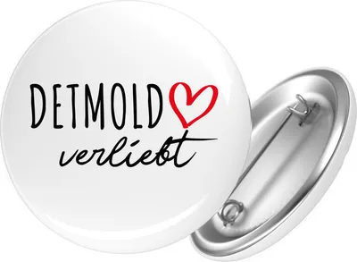 Produktbild von Huuraa Button Detmold verliebt 59mm rund mit Sicherheitsnadel Ansteckbutton Geschenkidee