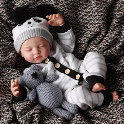 Zdjęcie produktu dla Realistyczna lalka typu "reborn" dla chłopców, 43 cm, z ubrankami i akcesoriami