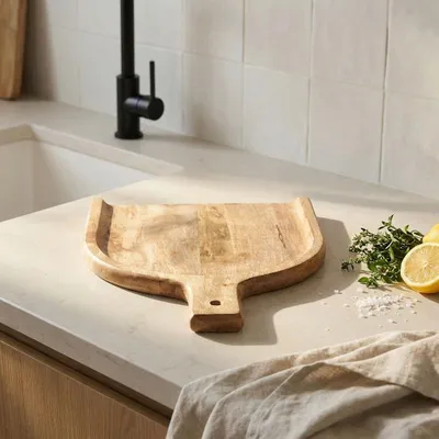 Produktbild von Hochwertiges Servierbrett Holz -Groß- mit Griff, halbrunde Vertiefung, L.31 cm