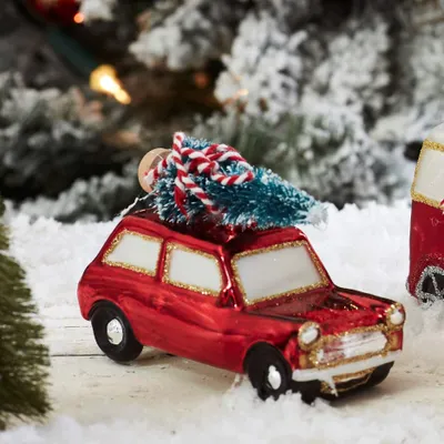 Rote Auto-Hängedekoration aus Glas mit Weihnachtsbaum