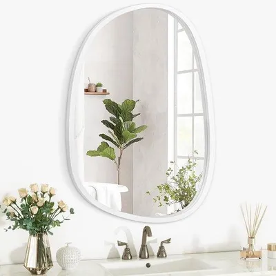 Image de Grand miroir mural asymétrique en bois blanc pour la chambre, la salle de bains, le salon ou l'entrée.
