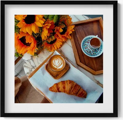 Produktbild von Französisches Croissant und Kaffee– Wandbild mit Rahmen – Gerahmtes Bild  – Wanddekoration – 50x50 cm –  Schwarz Rahmen