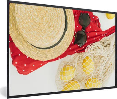Produktbild von MuchoWow® Gerahmtes Poster Sommer - Sonnenbrille - Hut 60x40 cm - Poster mit Schwarzem Bilderrahmen Wandposter Rahmen Foto Bilder - Printing - Wanddeko Schlafzimmer