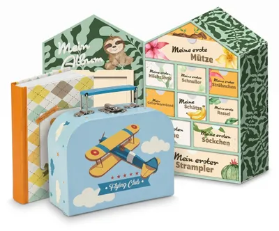 Produktbild von hausleben Baby Erinnerungsbox Set mit 10 Schubladen, Aufbewahrungsbuch & Blau Köfferchen – Grüne Meilenstein Erinnerungskiste für Geburt & Taufe – Baby Geschenkbox