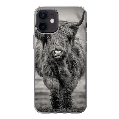 Produktbild von MuchoWow® Handyhülle Schutzhülle Hülle für iPhone 12 Schottischer Highlander - Schwarz und Weiß Silikon Softcase Handy Hülle - Schutzhülle
