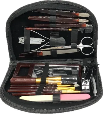 Produktbild von Manikürset 18-teilig mit hochwertigen Artikeln im Kunstlederetui verpackt