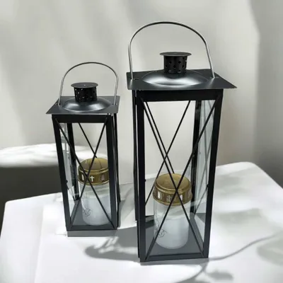 Produktbild von eberin · Elegante Schwarze Grablampen im Set aus Stahl · wetterfeste Grablampe mit Glasscheiben & stabilen Streben · zeitlos für Grabstätte (2-er Set)