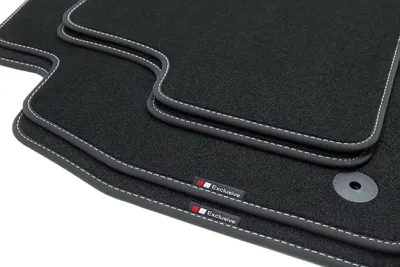 Produktbild von Exclusive Design Fußmatten passend für Mazda 3 ab Bj. 2013-2018, Naht:Silber