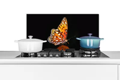 Obrázok produktu pre KitchenYeah® Splashback - kuchynský splashback - ochrana steny sporáka a drezu - motýľ - kvety - hmyz - portrét - čierna - oranžová 70x30 - Alu-Dibond (alternatíva k skleneným splashbackom)