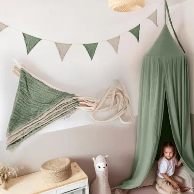 Productafbeelding van Vlaggenlijn eucalyptus & lichtbeige met gouden applicatie - stoffen slinger 3 m