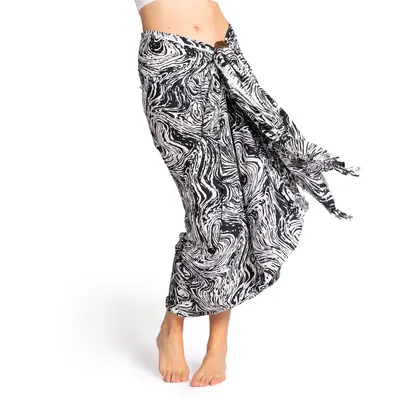 Imagen del producto de PANASIAM, falda larga "Sarong" modelo B903, color negro, estampado de ondas, talla L