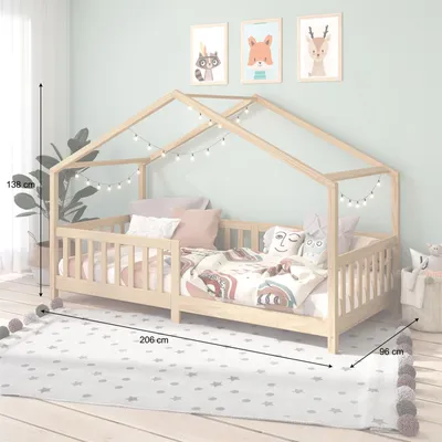 Produktbild von Hausbett LISAN aus massiver Kiefer in natur, schönes Montessori Bett in 90 x 200 cm, stabiles Kinderbett mit Rausfallschutz und Dach