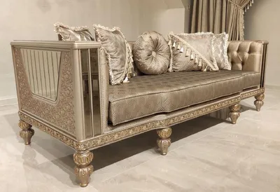 Produktbild von Casa Padrino Luxus Barock Sofa Gold / Grau / Gold - Prunkvolles Wohnzimmer Sofa - Barockstil Wohnzimmer Möbel - Luxus Möbel im Barockstil - Barock Einrichtung - Edel & Prunkvoll