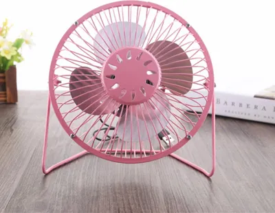 Imagen del producto de Ventilador de escritorio mini de 4 pulgadas, recargable por USB, de metal, personal, pequeño circulador de aire y ventilador de refrigeración, color rosa