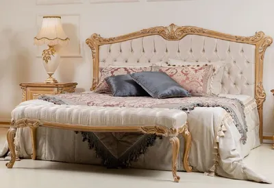 Produktbild von Casa Padrino Luxus Barock Doppelbett Cremefarben / Gold - Edles Massivholz Bett mit Kopfteil - Prunkvolle Schlafzimmer Möbel im Barockstil