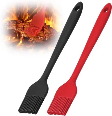 Immagine prodotto di Due set di accessori resistenti per barbecue e cucina, uno rosso e uno nero, 26,5 x 4,3 cm