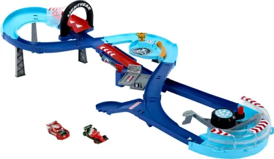 Produktbild von Mattel Disney und Pixar Cars Spielset mit 2 Spielzeugautos, Lightning McQueen und Francesco Bernoulli, GRC Sprung-Rennstrecke Trackset mit manuellem Beschleuniger, HXJ32