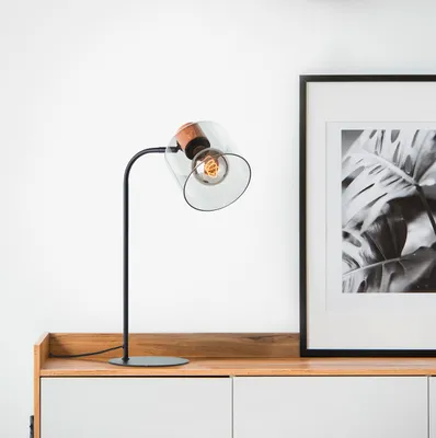 Produktbild von BRILLIANT Weald Tischleuchte schwarz/rauch/holz