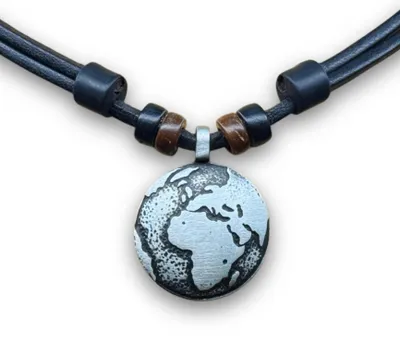 Produktbild von HANA LIMA | Halskette Surf One World Herren Damen Leder Kette Weltkugel Planet Erde