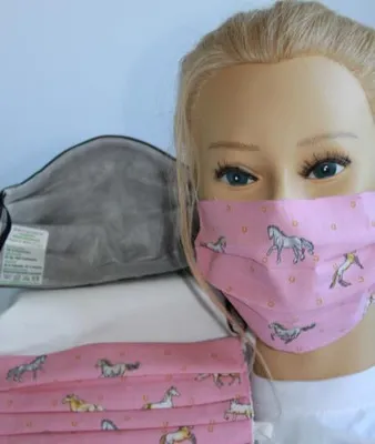 Produktbild von Textil Design Maske aus Baumwolle mit em Innenvlies - Pferde Rosa + Gratiszugabe