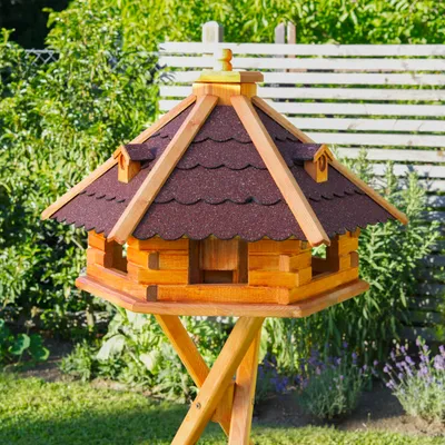 Produktbild von Riesiges XXL Vogelhaus V18 mit Solarbeleuchtung, Futterhaus 67 x 45 cm imprägniert, Bitumschindeldach rot