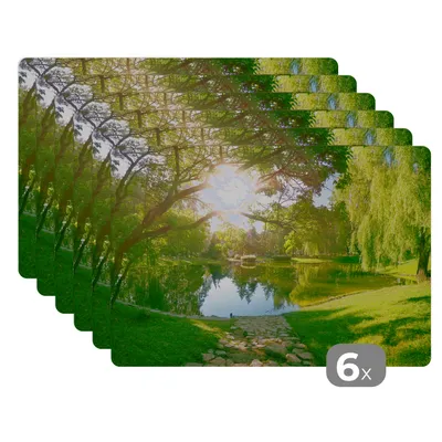 Obrázok produktu pre MuchoWow® Podložky Sada 6 podložiek Umývateľné podložky 30x45x0.3cm Stromy - Jazero - Slnko - Tráva - Príroda Podložka pod stôl Nekĺzavá a odolná voči