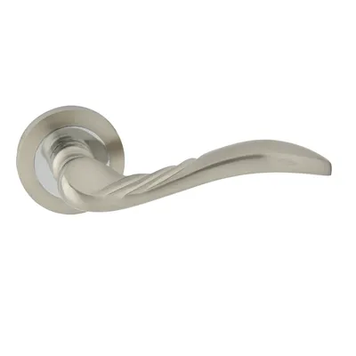 Produktbild von DOMINO Türgriff Drückergarnitur | Türklinke für Zimmertür, Bürotür, Kellertür & Innentür | Türbeschläge aus Aluminium | Chrom/Nickel Türdrückergarnitur |PETRA-R M6/M9