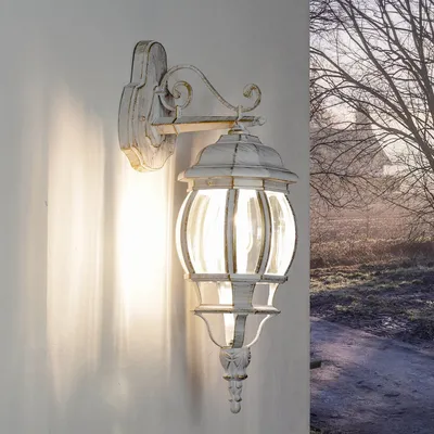 Zdjęcie produktu dla Rustykalna lampa zewnętrzna ścienna w kolorze białym i złotym, E27, IP44 – latarnia ścienna do domu i ogrodu