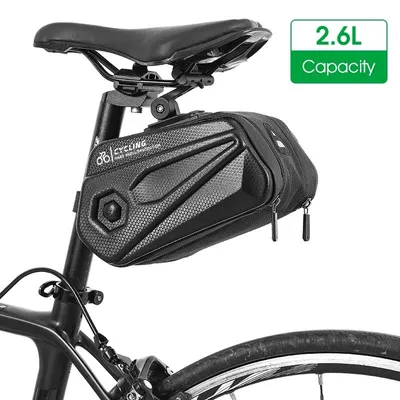 Obrázok produktu pre Cyklistická brašňa pod sedlo – objem 2,6 litra – vodoodolnáPolyuretánvrstva – odolná voči dažďu – reflexné prvky – vhodná pre horské bicykle a cestné bicykle – čierna