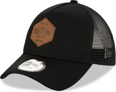 Produktbild von New Era – 940 Af Trucker – Schwarze Kappe mit Heritage-Patch
