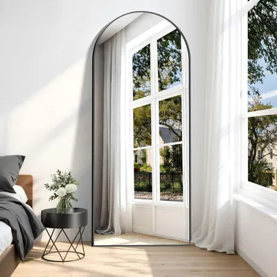 Image de Miroir mural corporel, forme arquée, 179 x 65 cm. Structure incurvée, cadre en métal noir. Peut être posé sur un support, incliné ou fixé au mur