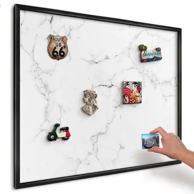 Produktbild von Magnettafel 80x60 cm mit schwarzem Rahmen - Magnetische Metalltafel, Magnetpinnwand zur Wandmontage für Wohnzimmer, Küche, Flur, Kinderzimmer und Büro - Marmormuster