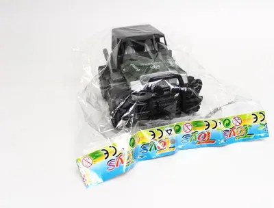 Produktbild von Spielzeugfahrzeug im Militär-Design für Kinder, geeignet für drinnen und draußen