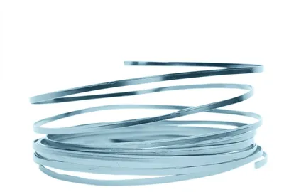 Produktbild von Vaessen Creative Flach Basteldraht und Schmuckdraht 5 m x 5 mm x 1 mm Ice Blue – Flexibler Draht zum Basteln für Blumenkranz, Scmuckherstellung und Mo