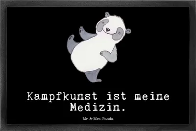 Produktbild von Mr. & Mrs. Panda fußmatte Panda Kampfkunst 40 x 60 cm - Schwarz - Geschenk, Schmutzfangmatte, Türvorleger, Fußabstreifer, Kampfsportarten, Selbstverteidigung