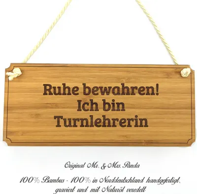 Produktbild von Mr. & Mrs. Panda Schild Turnlehrerin - Geschenk, Shabby, Holz Wegweiser, Ausbildung, Reklameschild, Gratulation, Geschenkidee, Werbeschild, Graviert, Berufsausbildung