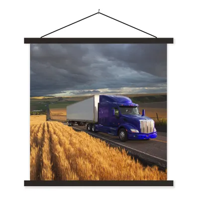 Produktbild von MuchoWow® Textilposter Lila LKW zwischen den Feldern 90x90 cm mit schwarzem Rahmen - Magnetisches