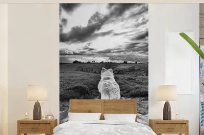 Produktbild von Fotobehang Schwarz-Weiß - Wolf im Landschaftsblick - Schwarz-Weiß - 150 cm breit x 240 cm hoch